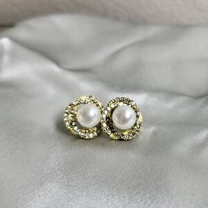 Elegant Gold and Pearl Stud Earrings